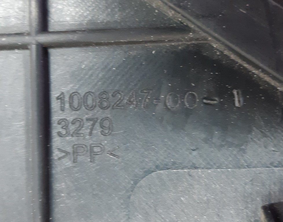 5 Облицовка центральной консоли левая передняя Tesla model S, model S REST 1008247-00-I